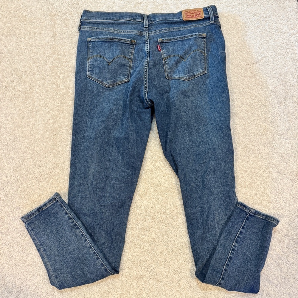 Women’s Levi Jeans - Picture 5 of 5